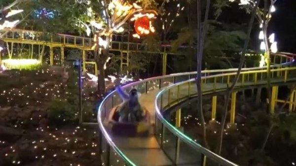 凯耀配资 体验“花海隧道”、欢聚湖心派对，北京首个夜间漂流项目正式开通